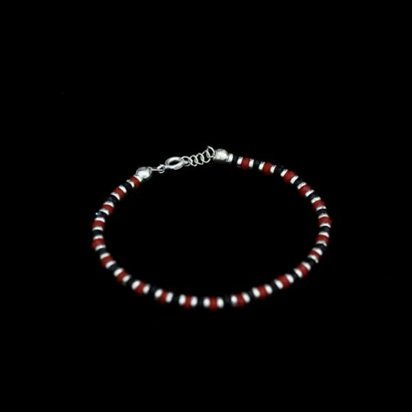 Red and Black bracelet - Picture 1 of 2